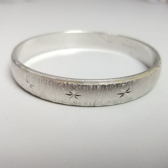 Vintage Monet Starburst Design Silver Tone Round Bangle Bracelet, Signed Estate - Picture 6 of 7